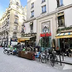 Urban Flat 199 - Parisian 5 Bedroom Central Flat