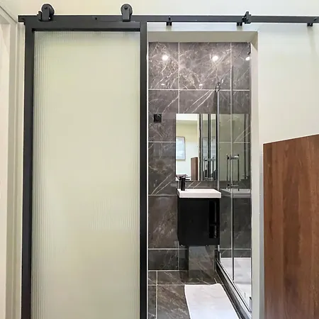 Urban Flat 199 - Parisian 5 Bedroom Flat Parigi