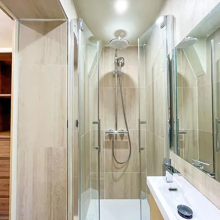 Urban Flat 199 - Parisian 5 Bedroom Flat * Paris