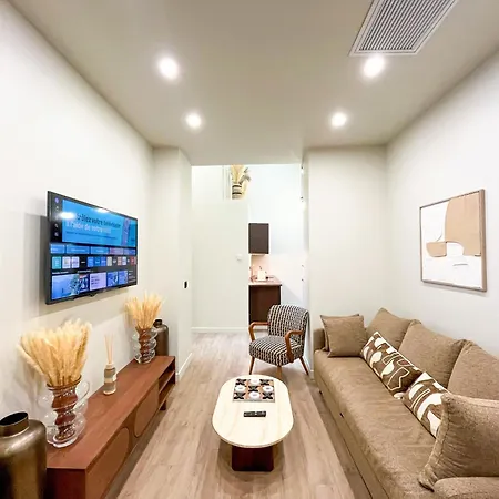 Urban Flat 199 - Parisian 5 Bedroom Flat * Paris